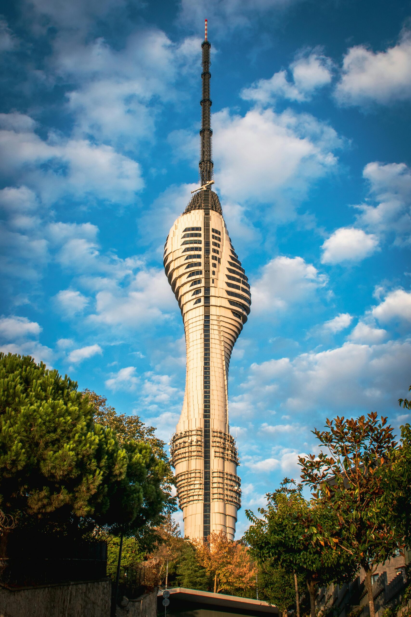 Home Stunning view of Çamlıca Tower against a vibrant blue sky in Istanbul, Türkiye.