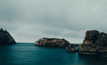 Scenic coastal landscape in Şile, İstanbul with dramatic cliffs and ocean waves.